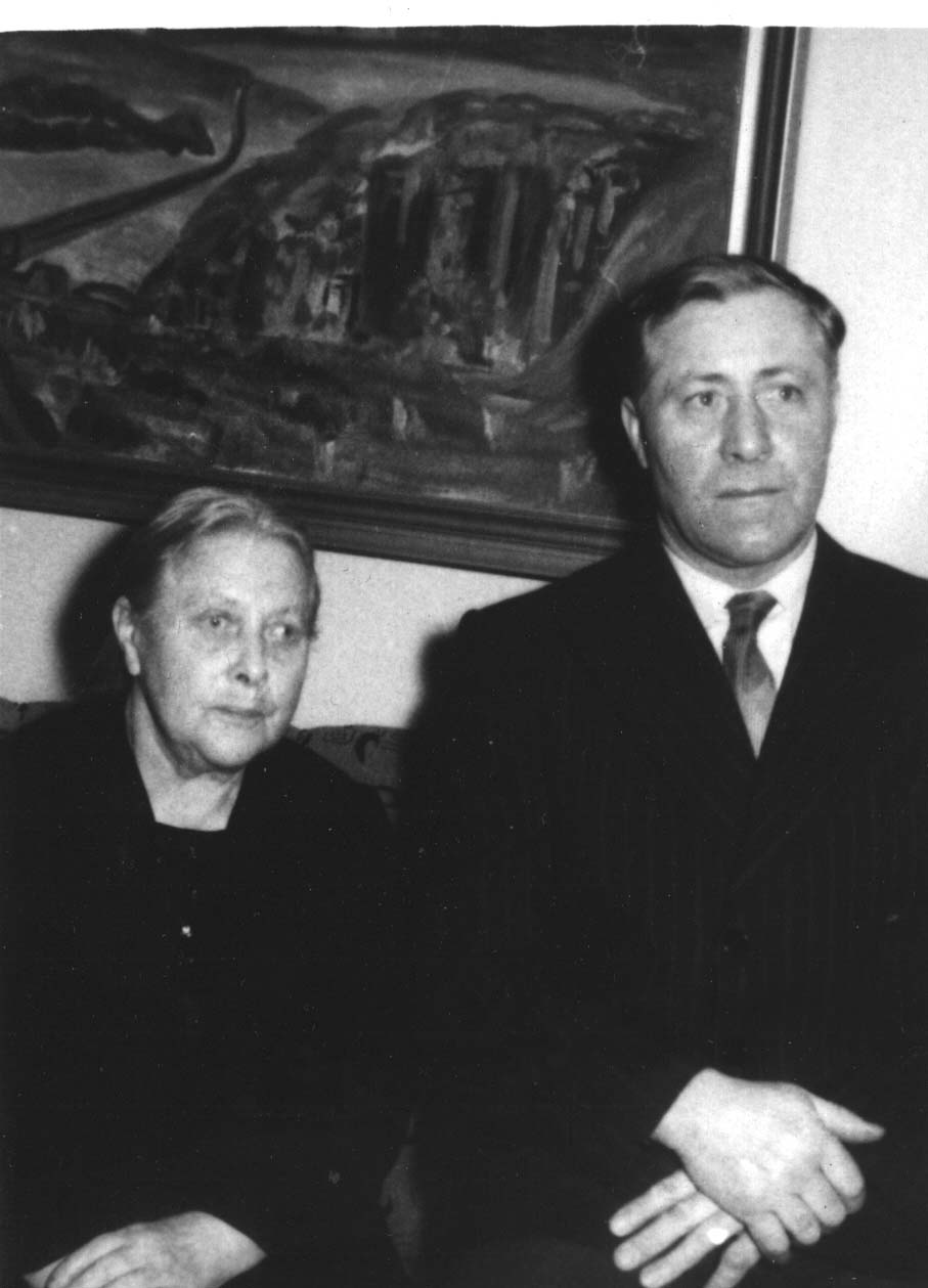 Helga Sigríður Gunnarsdóttir og Steindór Guðmundur Pálmason Helga S. Gunnarsdóttir bjó í Garðshorni 1899-1947 en Steindór G. Pálmason bjó þar 1927-1947