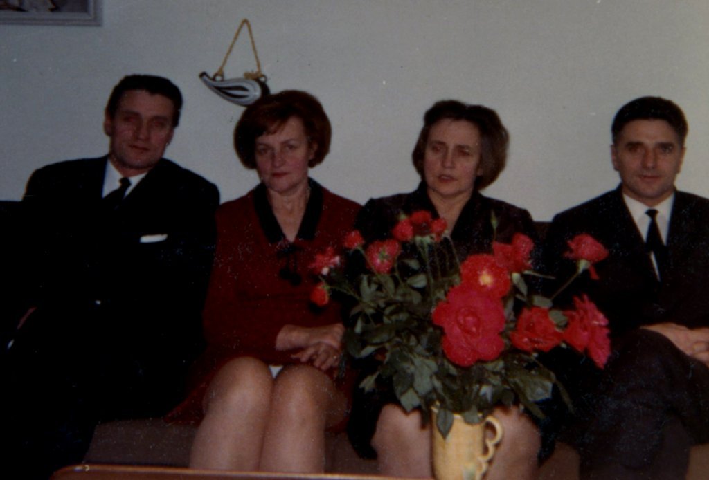 Mamma og systkini