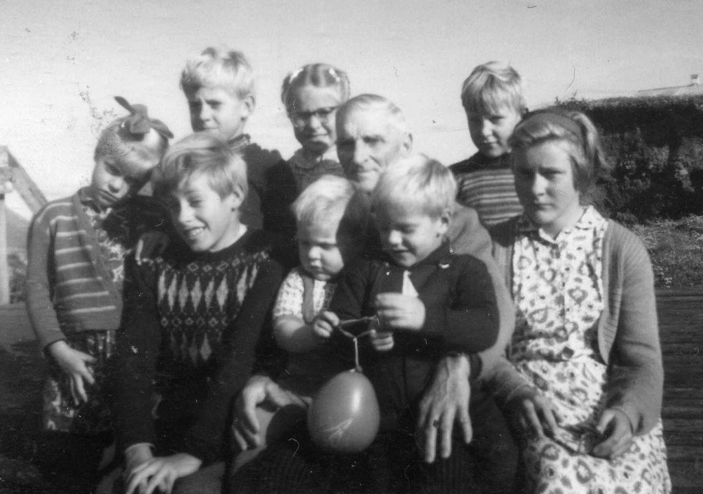 Afi með barnabörn