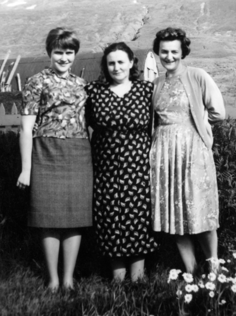 Fríða, mamma og Jóna frænka