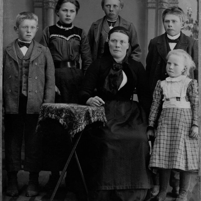 Sigurbjörg Jónsdóttir og börn