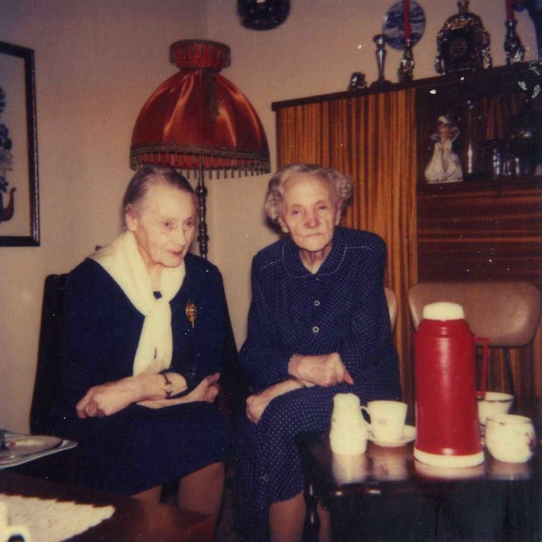 Kristín á Rauðalæk og Fríða á Hamri