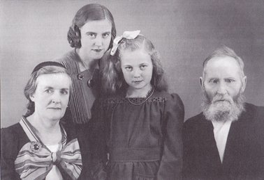 Karítas Skarphéðinsdóttir og fjölskylda